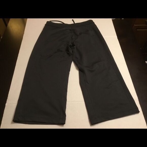 Nike Fit Dry Capri Workout Pants - Picture 2 of 4